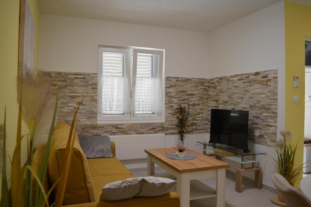 Studio Apartments Luka Biograd - بنكوفاتش المظهر الخارجي الصورة