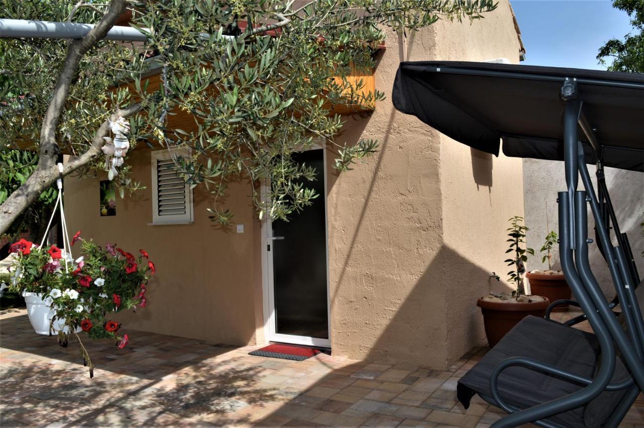 Studio Apartments Luka Biograd - بنكوفاتش المظهر الخارجي الصورة